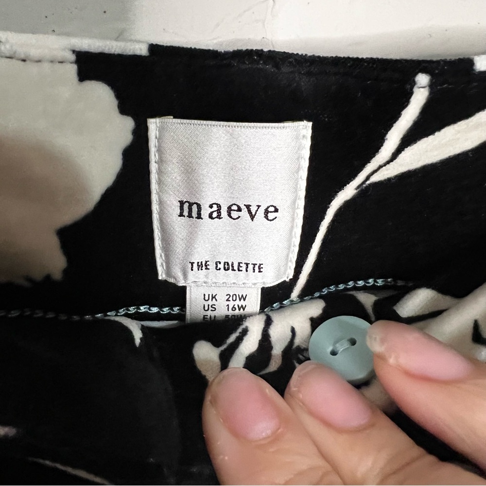 Floral Wide-Leg Cropped Pants - Black & Cream - Picture 10 of 16